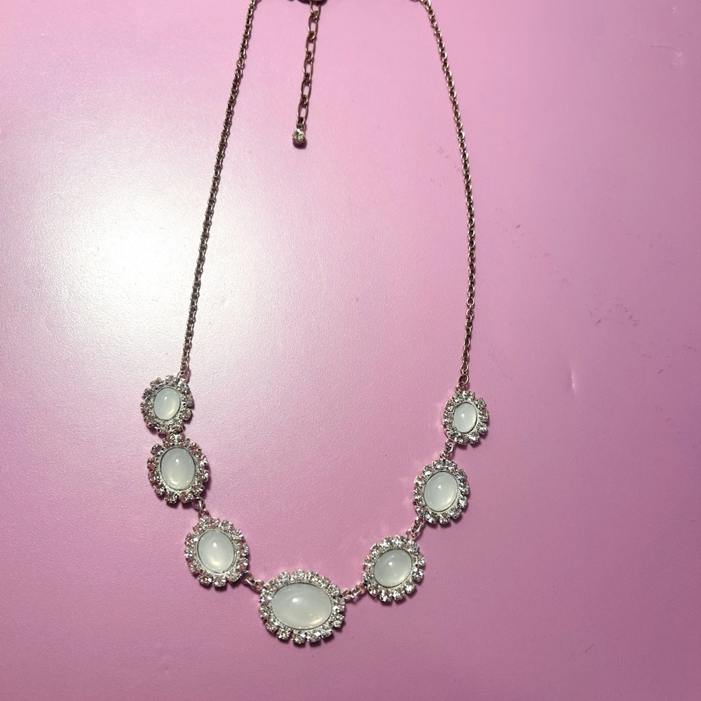 Women’s rhinestone in Whitestone necklace new without tags